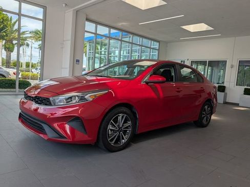 Used 2024 Kia Forte LXS FWD image 3