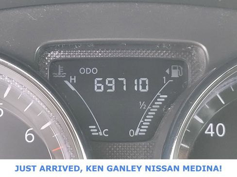 Used 2018 Nissan Versa SV w/ SV Special Edition Package image 32