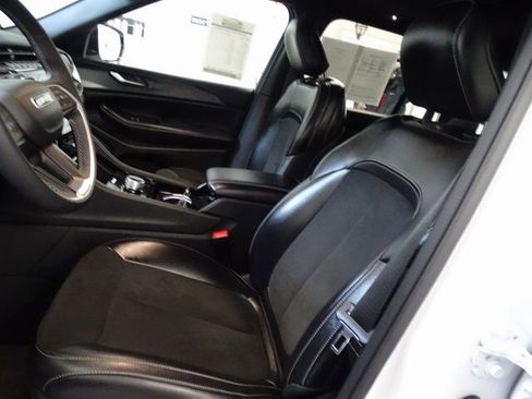 Certified 2023 Jeep Grand Cherokee Altitude image 2