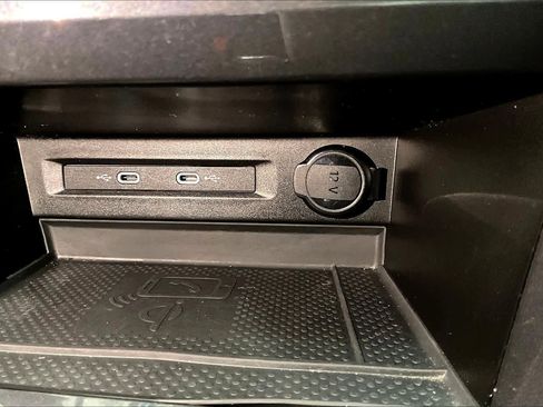 Used 2022 Volkswagen Tiguan SE image 37