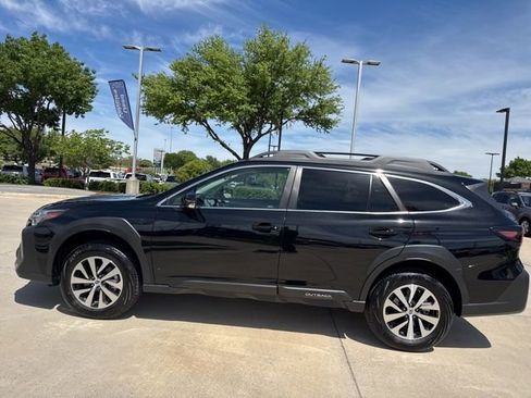 Used 2025 Subaru Outback Premium image 6