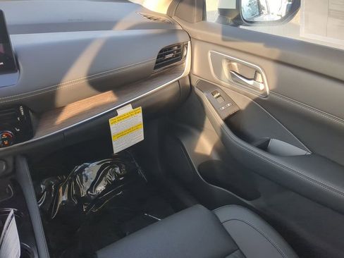 New 2026 Nissan Rogue Platinum AWD/4WD image 17