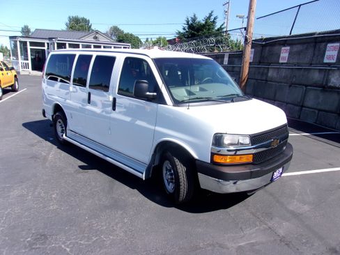 Used 2016 Chevrolet Express 3500 LT w/ LT Preferred Equipment Group image 10