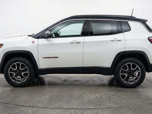Used 2025 Jeep Compass Trailhawk AWD/4WD image 5
