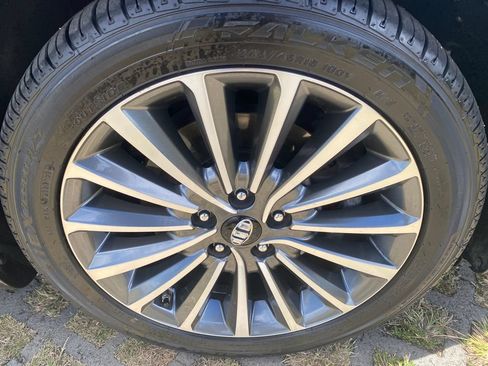 Used 2017 Kia Cadenza Premium w/ Luxury Package FWD image 27