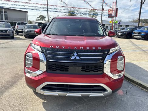 Used 2022 Mitsubishi Outlander SE image 2