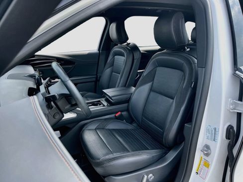 Used 2025 Lincoln Nautilus Reserve w/ Jet Appearance Package AWD/4WD image 22