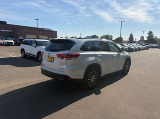 Used 2017 Toyota Highlander SE AWD/4WD video 2