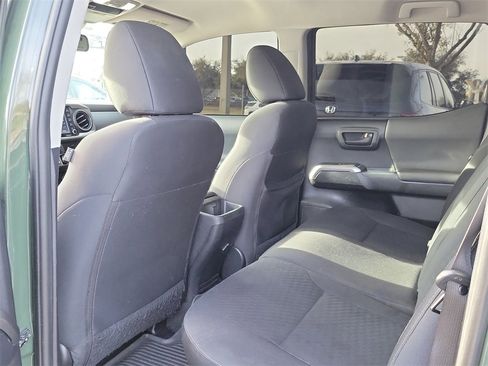 Used 2021 Toyota Tacoma SR5 w/ Trail Edition image 14