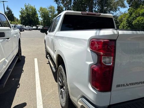 Used 2023 Chevrolet Silverado 1500 LT AWD/4WD image 4