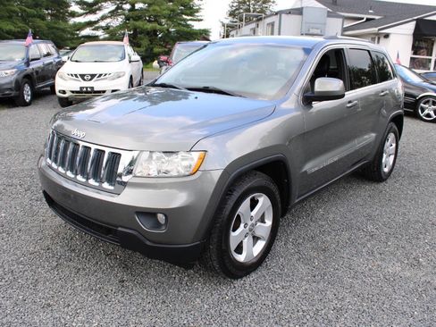 Used 2011 Jeep Grand Cherokee Laredo AWD/4WD image 2