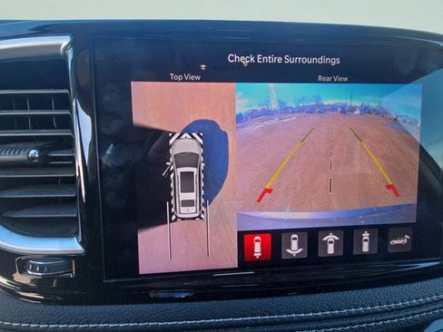 Used 2022 Chrysler Pacifica Limited w/ Uconnect Theater Family Group image 31