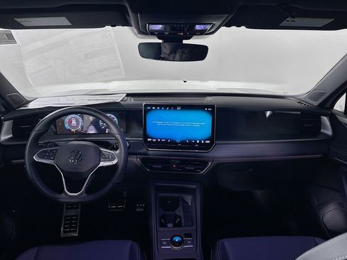 New 2025 Volkswagen Tiguan SE R-Line image 12