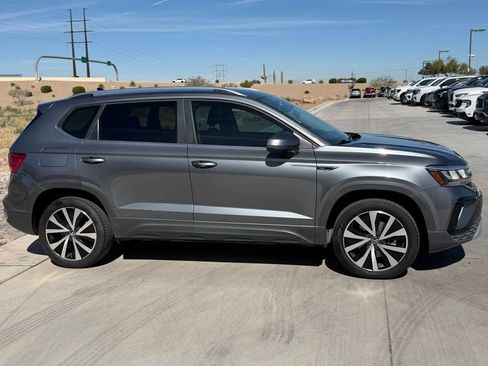 Used 2022 Volkswagen Taos SE image 3