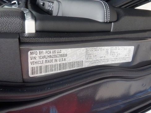 New 2025 Jeep Grand Cherokee Limited w/ Trailer Tow Package image 40