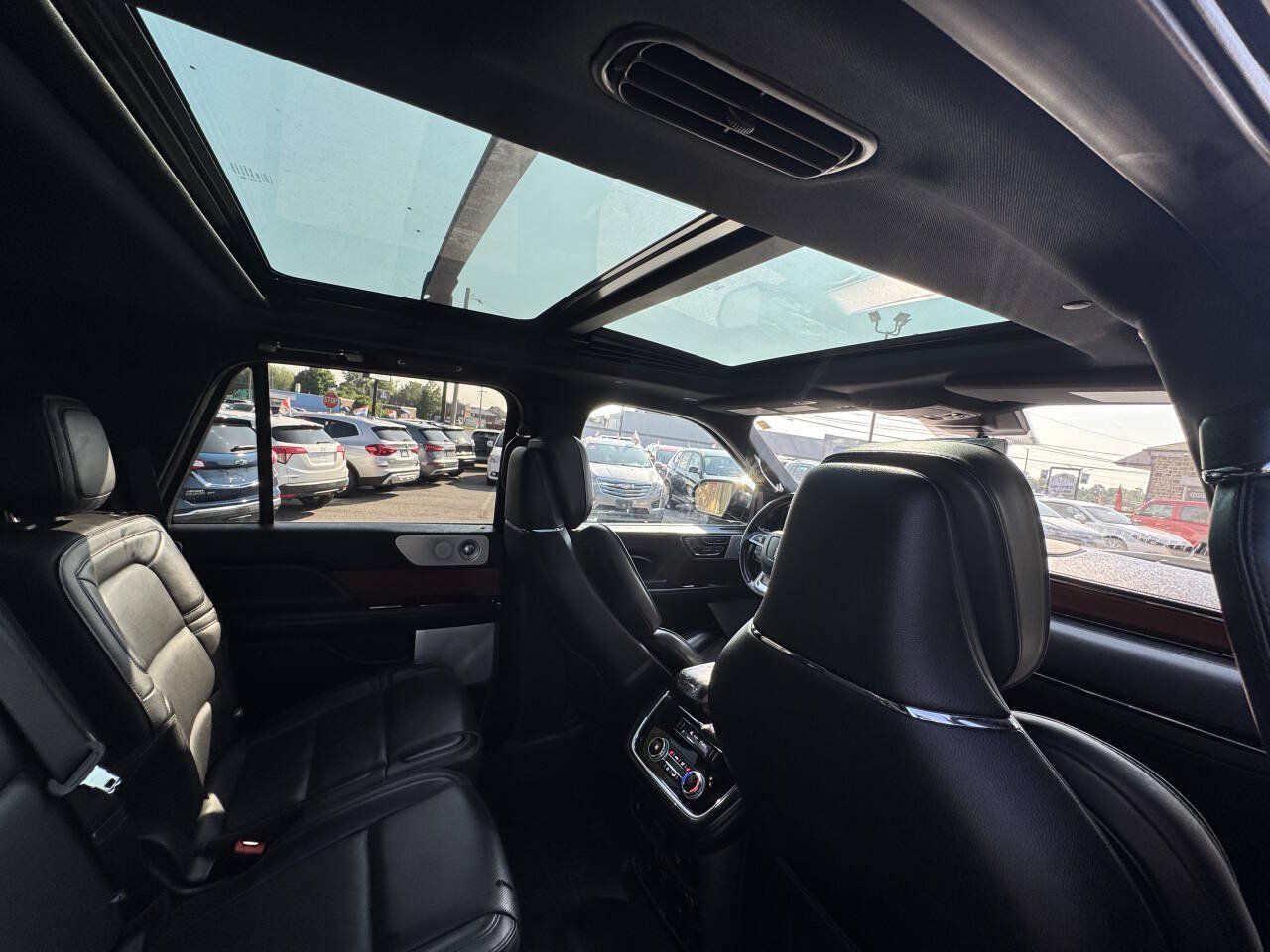 Used 2018 Lincoln Navigator Reserve w/ Technology Package AWD/4WD image 33