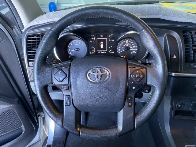 Used 2020 Toyota Sequoia SR5 w/ Carpet Mat Package (TMS) RWD image 29