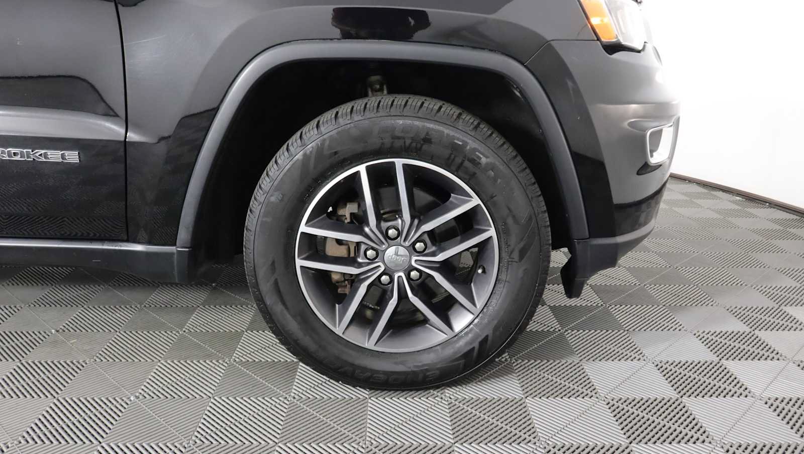Used 2018 Jeep Grand Cherokee Limited AWD/4WD image 7