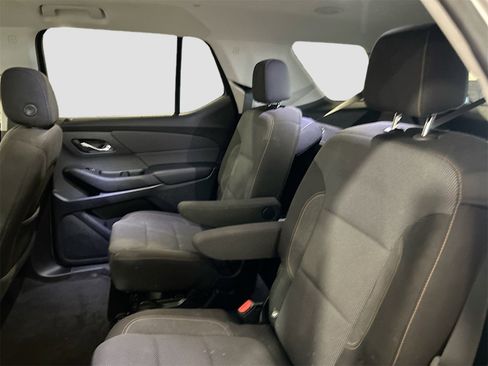 Used 2021 Chevrolet Traverse LT image 25