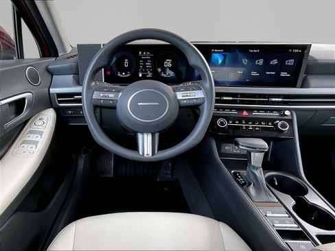 Used 2025 Hyundai Sonata SE FWD image 8