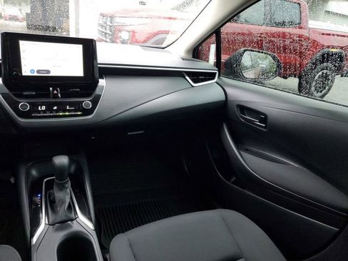 Used 2025 Toyota Corolla LE w/ Convenience Package image 14