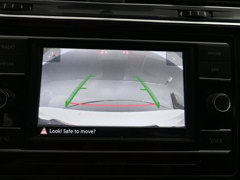 Used 2021 Volkswagen Tiguan S image 16