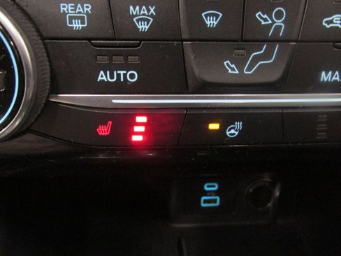 Certified 2021 Ford Escape SE w/ SE Sport Appearance Package image 32