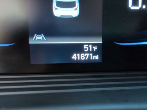 Certified 2023 Hyundai Venue SEL image 17