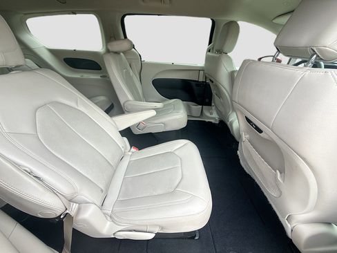 Used 2021 Chrysler Pacifica Touring-L w/ Premium & Safety Sphere Group FWD image 27