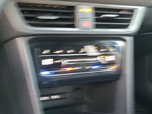 Used 2025 Volkswagen Taos SE image 27