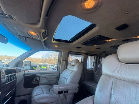 Used 2004 Chevrolet Express 1500 image 25