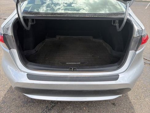 Used 2020 Toyota Corolla LE image 6