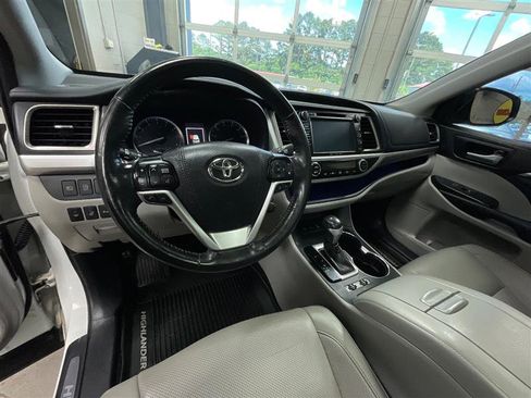 Used 2017 Toyota Highlander Limited Platinum AWD/4WD image 13