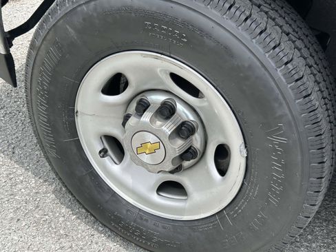 Used 2025 Chevrolet Express 3500 LT w/ LT Preferred Equipment Group RWD image 9