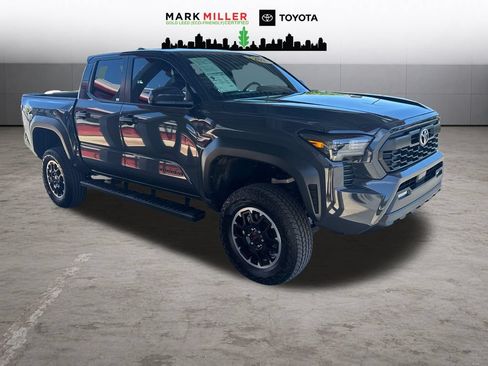 Used 2025 Toyota Tacoma TRD Off-Road AWD/4WD image 8