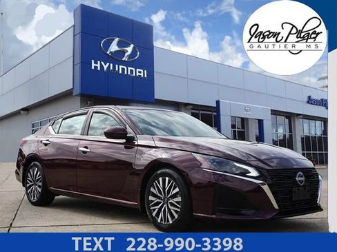 Used 2023 Nissan Altima 2.5 SV w/ SV Premium Package FWD image 1