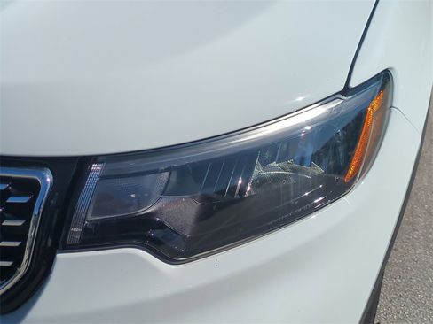 Used 2025 Jeep Compass Limited image 11