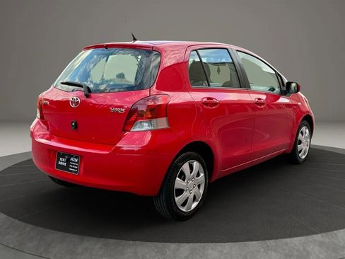 Used 2010 Toyota Yaris 4-Door Hatchback image 4