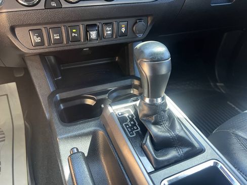 Used 2019 Toyota Tacoma TRD Sport AWD/4WD image 21
