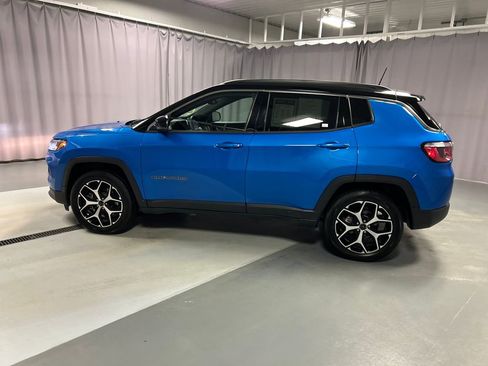 Used 2025 Jeep Compass Limited image 4