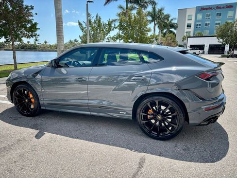 Used 2024 Lamborghini Urus S AWD/4WD image 9