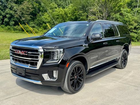 Used 2022 GMC Yukon XL SLT w/ SLT Premium Package AWD/4WD image 2