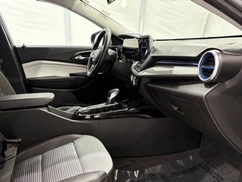 Used 2025 Chevrolet Trax LT w/ LT Convenience Package image 20