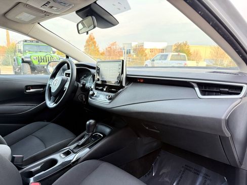 Used 2021 Toyota Corolla LE image 24