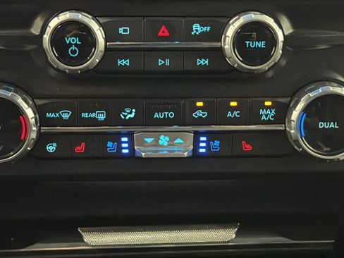 Used 2025 Ford F250 Lariat w/ Lariat Ultimate Package AWD/4WD image 18