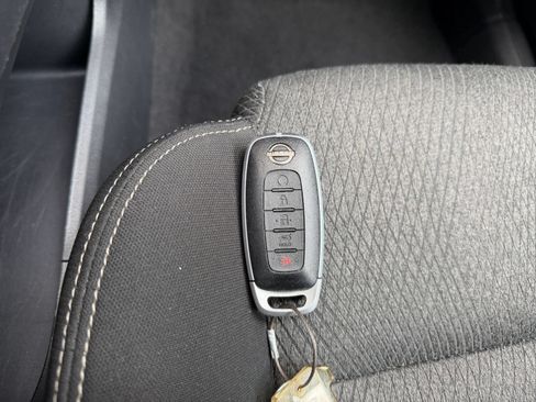 Used 2025 Nissan Rogue SV FWD image 18