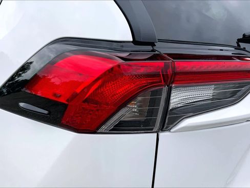 Certified 2025 Toyota RAV4 XLE w/ Convenience Package FWD image 28