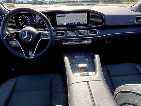 Used 2025 Mercedes-Benz GLS 450 4MATIC image 13