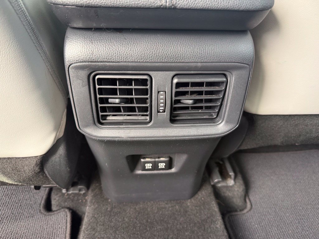 Used 2019 Toyota RAV4 Limited AWD/4WD image 17