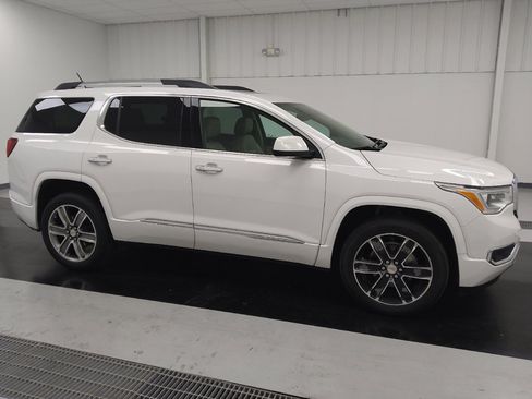 Used 2019 GMC Acadia Denali w/ Technology Package FWD image 11